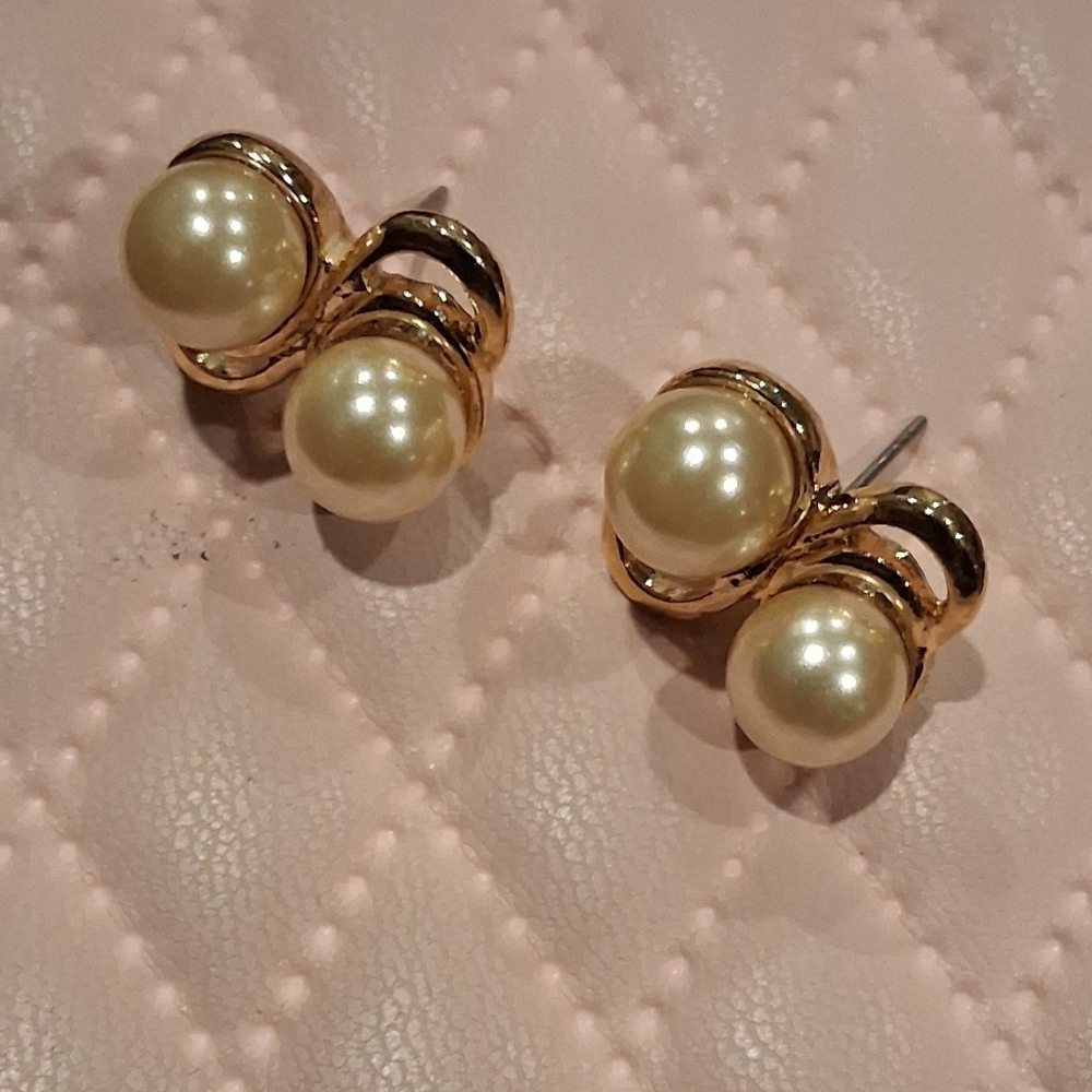 Elegant Vintage Gold and Cream Pearl Earrings
